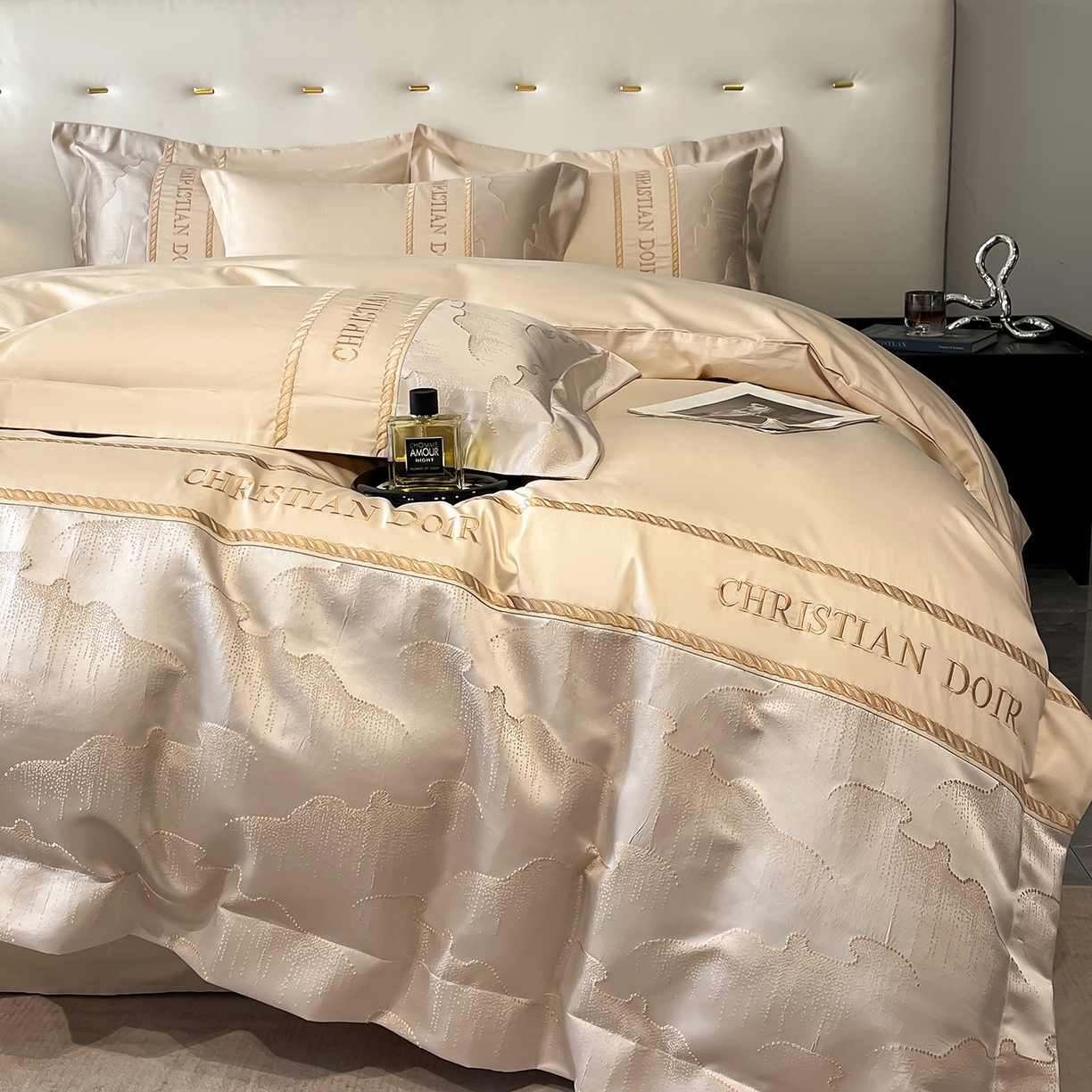 91家纺网 家纺一手货源 找家纺 置顶家纺 2025新款亲肤提花拼接刺绣四件套系列 璞云-咖色