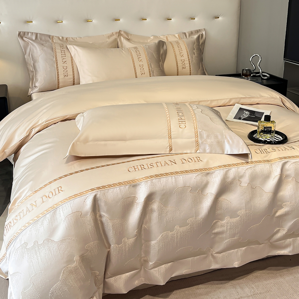 91家纺网 家纺一手货源 找家纺 置顶家纺 2025新款亲肤提花拼接刺绣四件套系列 璞云-咖色