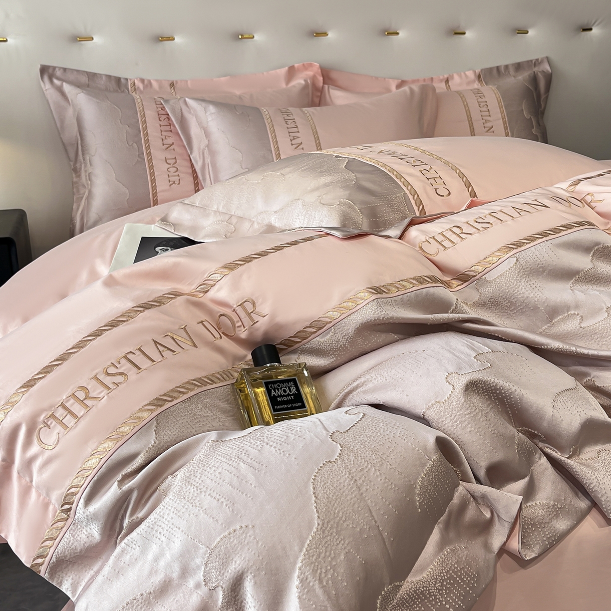 91家纺网 家纺一手货源 找家纺 置顶家纺 2025新款亲肤提花拼接刺绣四件套系列 璞云-粉玉