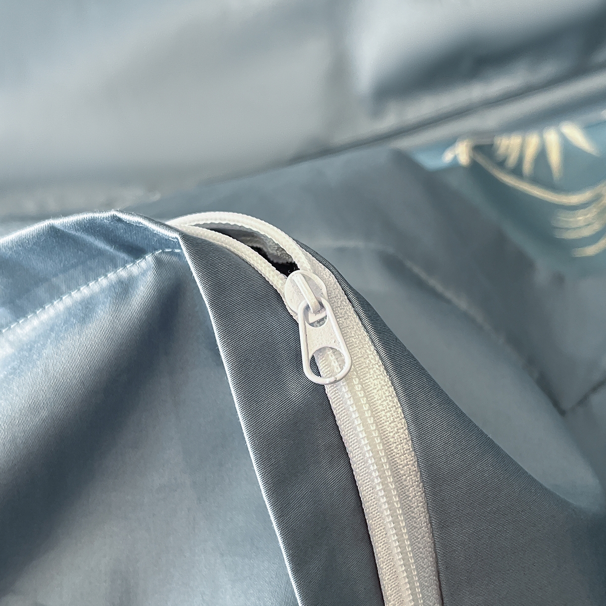 91家纺网 家纺一手货源 找家纺 置顶家纺 2025新款亲肤提花拼接刺绣四件套系列 颜予-宾利蓝