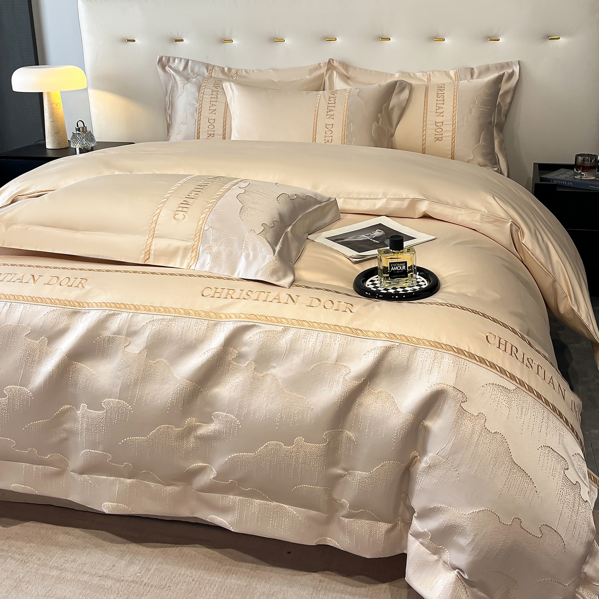 91家纺网 家纺一手货源 找家纺 置顶家纺 2025新款亲肤提花拼接刺绣四件套系列 璞云-咖色