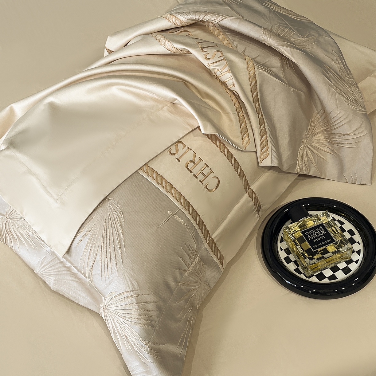 91家纺网 家纺一手货源 找家纺 置顶家纺 2025新款亲肤提花拼接刺绣四件套系列 颜予-浅香槟