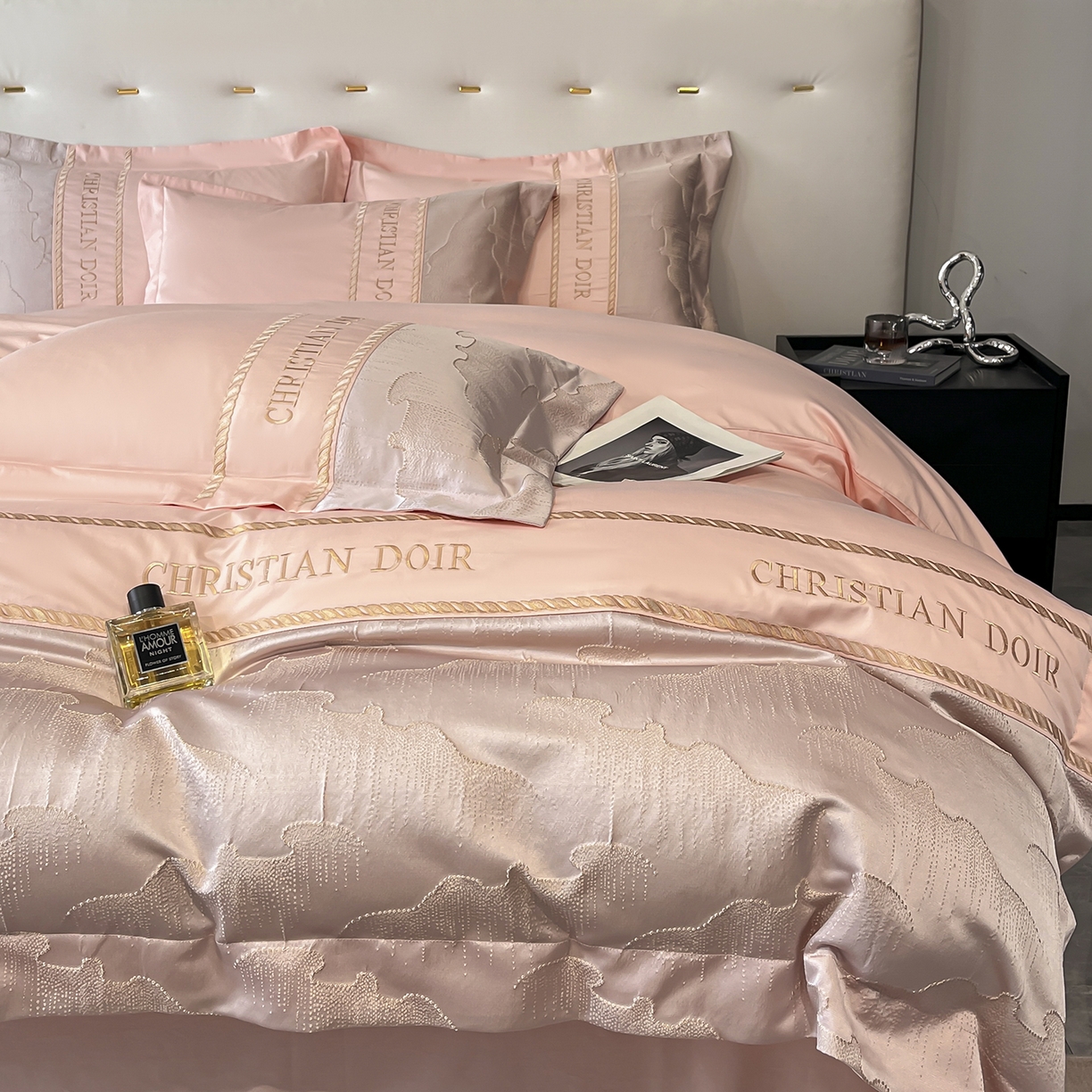 91家纺网 家纺一手货源 找家纺 置顶家纺 2025新款亲肤提花拼接刺绣四件套系列 璞云-粉玉