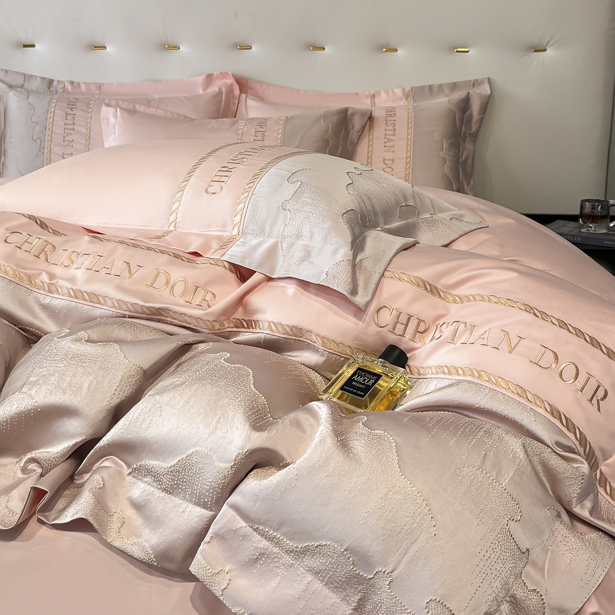 91家纺网 家纺一手货源 找家纺 置顶家纺 2025新款亲肤提花拼接刺绣四件套系列 璞云-粉玉