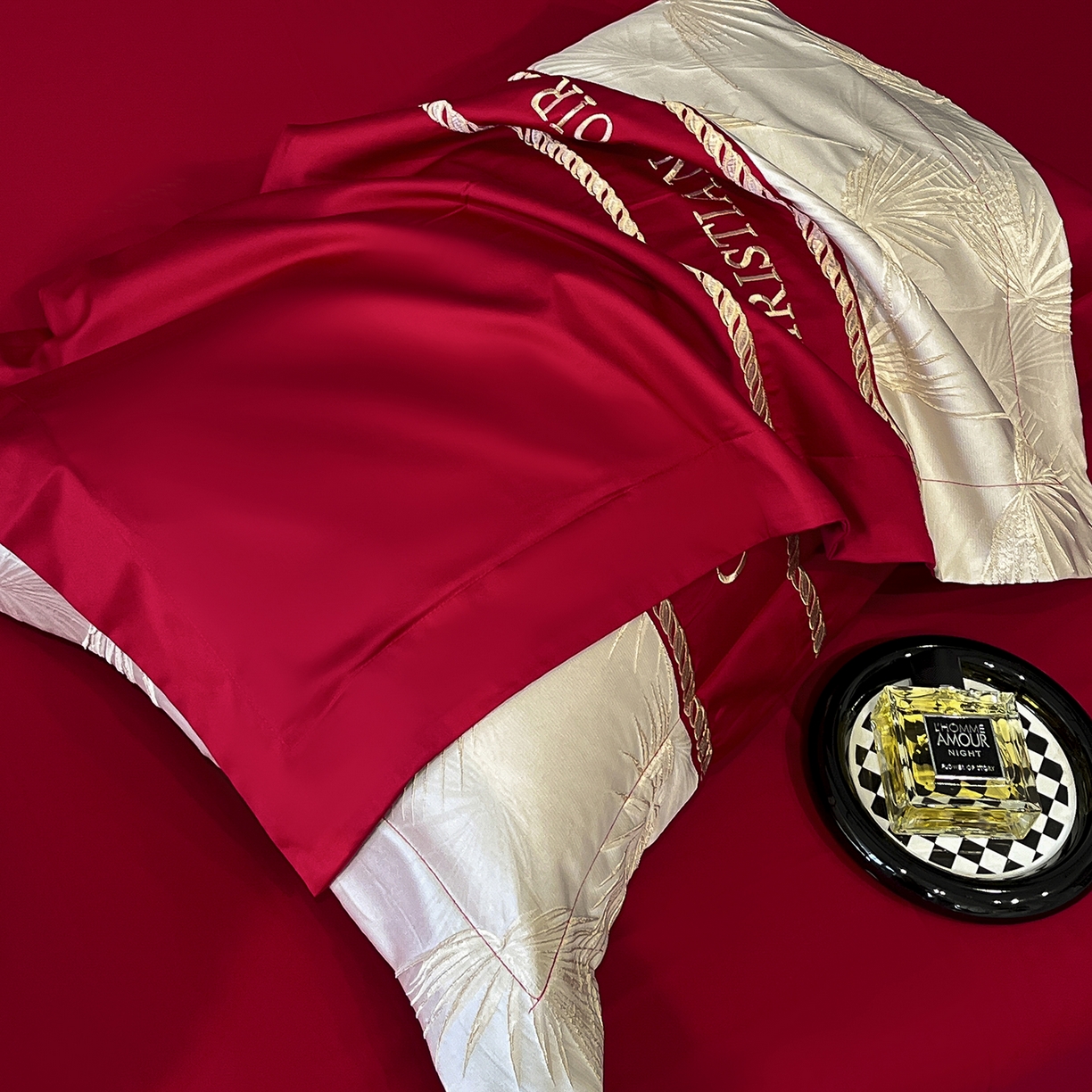 91家纺网 家纺一手货源 找家纺 置顶家纺 2025新款亲肤提花拼接刺绣四件套系列 颜予-大红