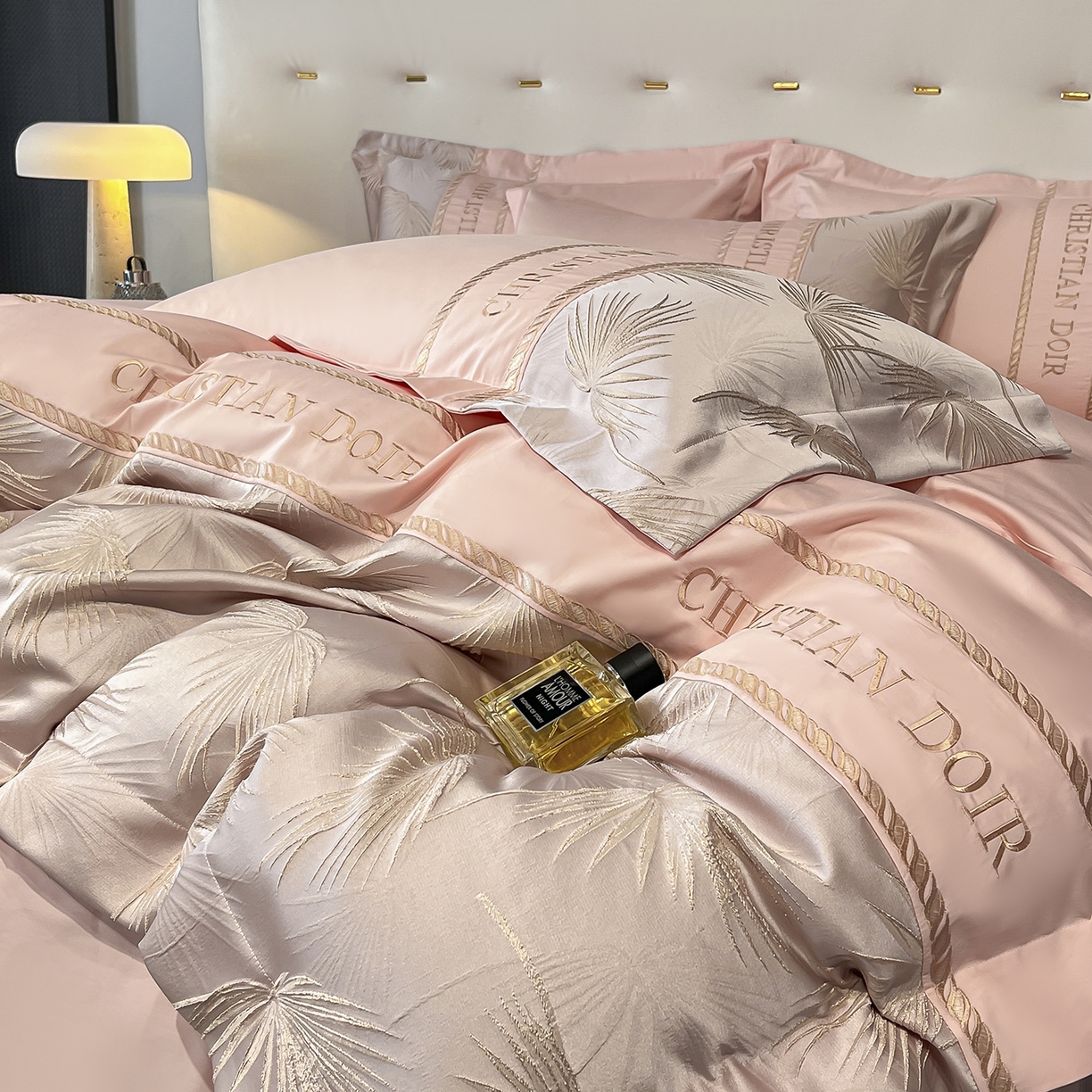 91家纺网 家纺一手货源 找家纺 置顶家纺 2025新款亲肤提花拼接刺绣四件套系列 颜予-玉粉