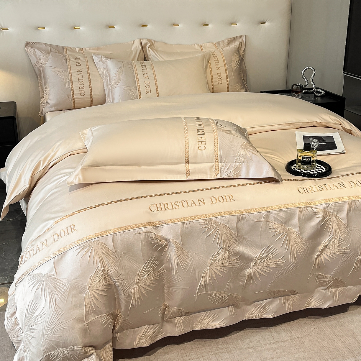 91家纺网 家纺一手货源 找家纺 置顶家纺 2025新款亲肤提花拼接刺绣四件套系列 颜予-浅香槟