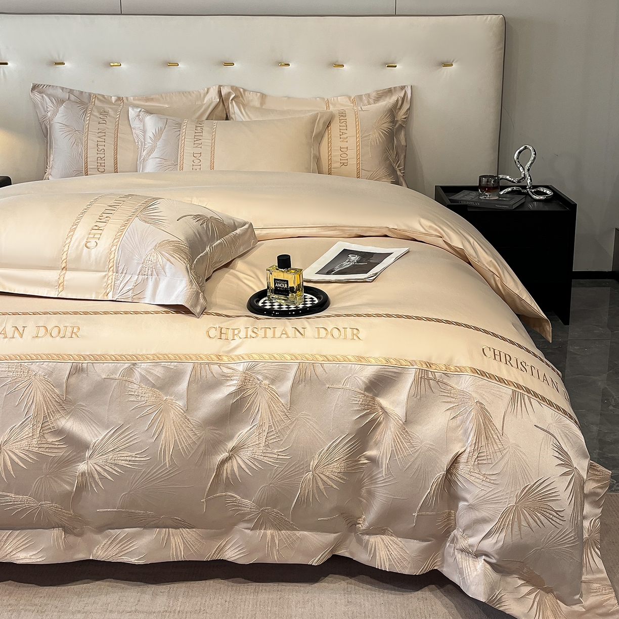 91家纺网 家纺一手货源 找家纺 置顶家纺 2025新款亲肤提花拼接刺绣四件套系列 颜予-浅香槟