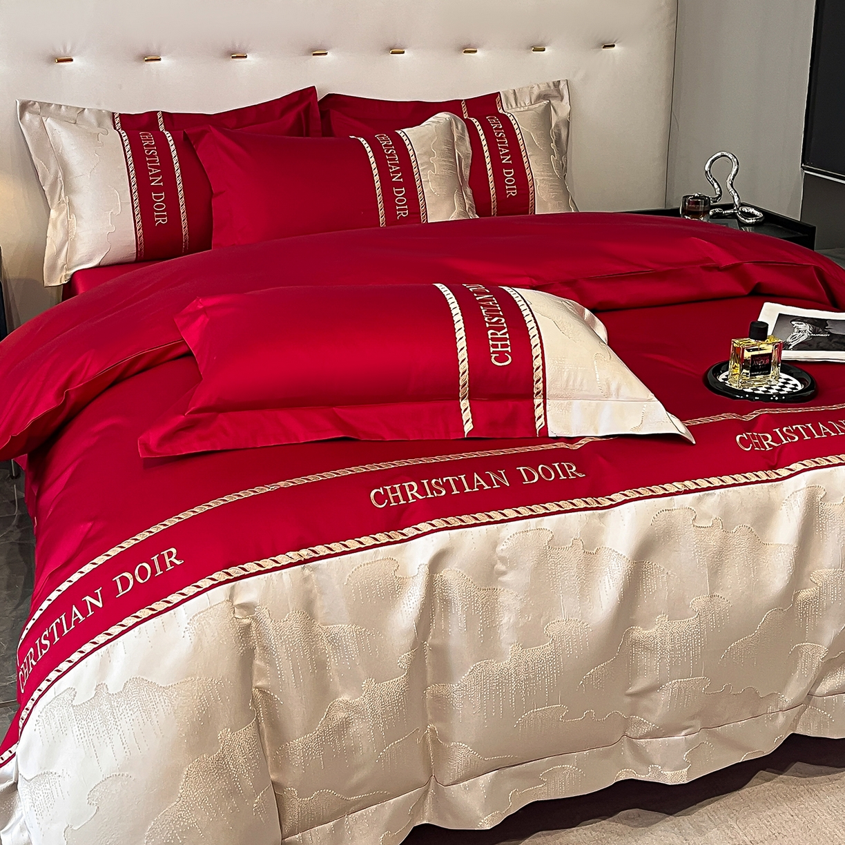 91家纺网 家纺一手货源 找家纺 置顶家纺 2025新款亲肤提花拼接刺绣四件套系列 璞云-大红