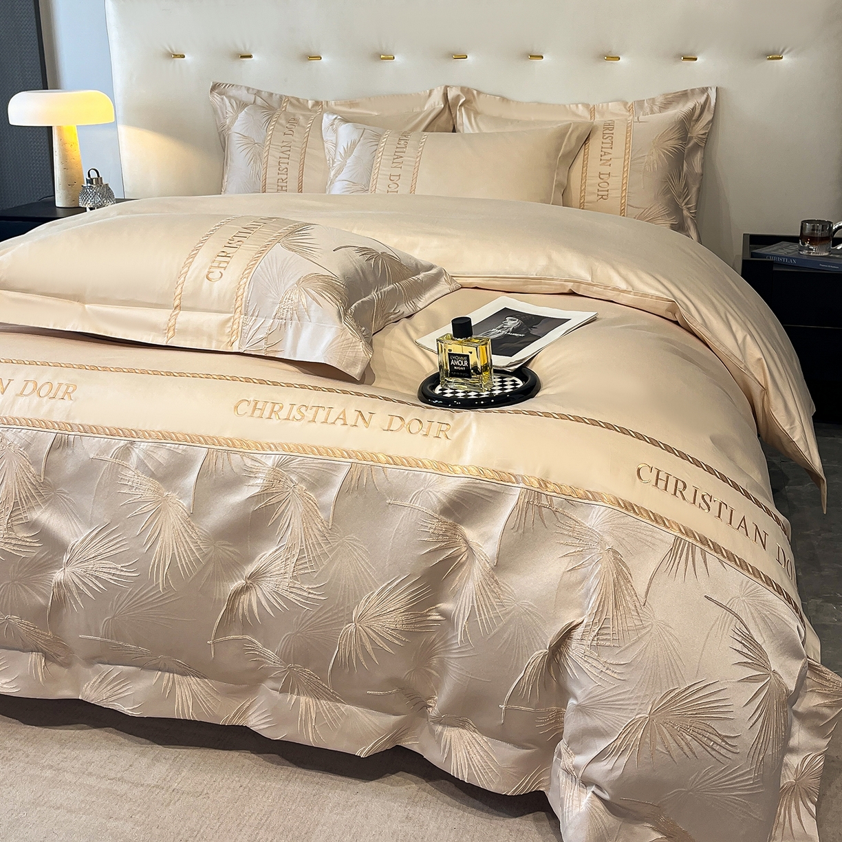 91家纺网 家纺一手货源 找家纺 置顶家纺 2025新款亲肤提花拼接刺绣四件套系列 颜予-浅香槟