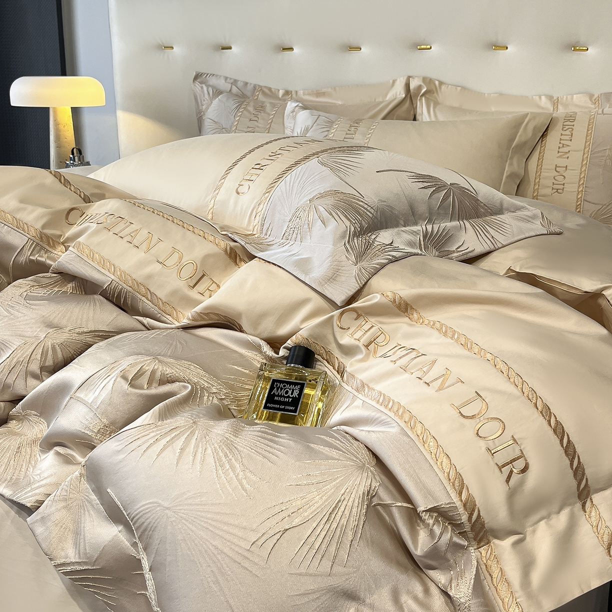 91家纺网 家纺一手货源 找家纺 置顶家纺 2025新款亲肤提花拼接刺绣四件套系列 颜予-浅香槟