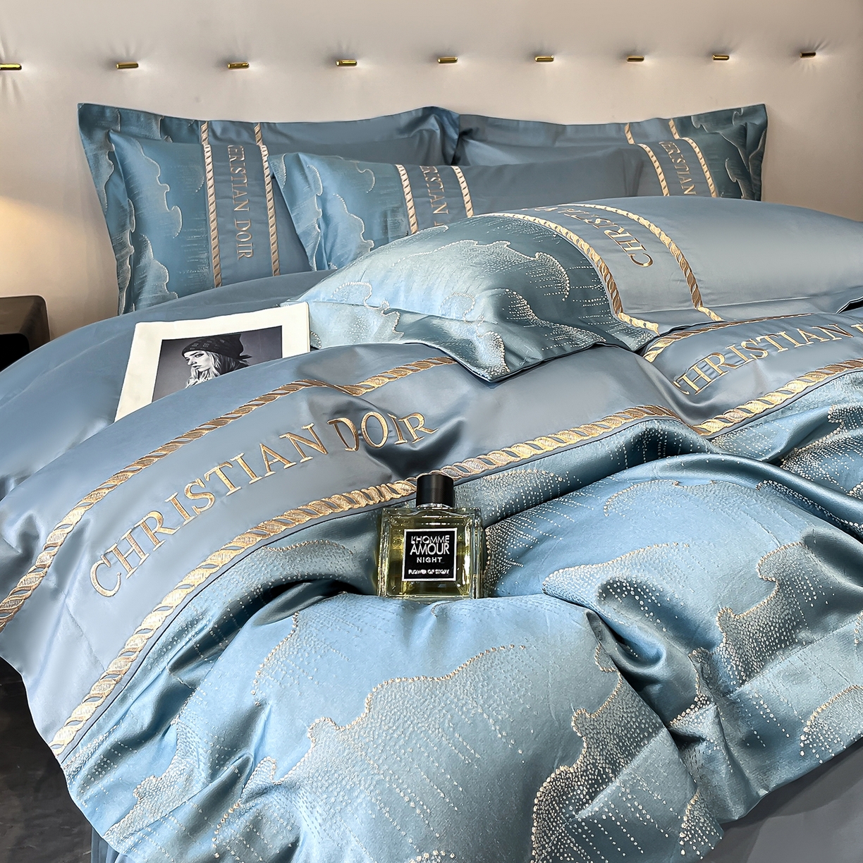 91家纺网 家纺一手货源 找家纺 置顶家纺 2025新款亲肤提花拼接刺绣四件套系列 璞云-宾利蓝