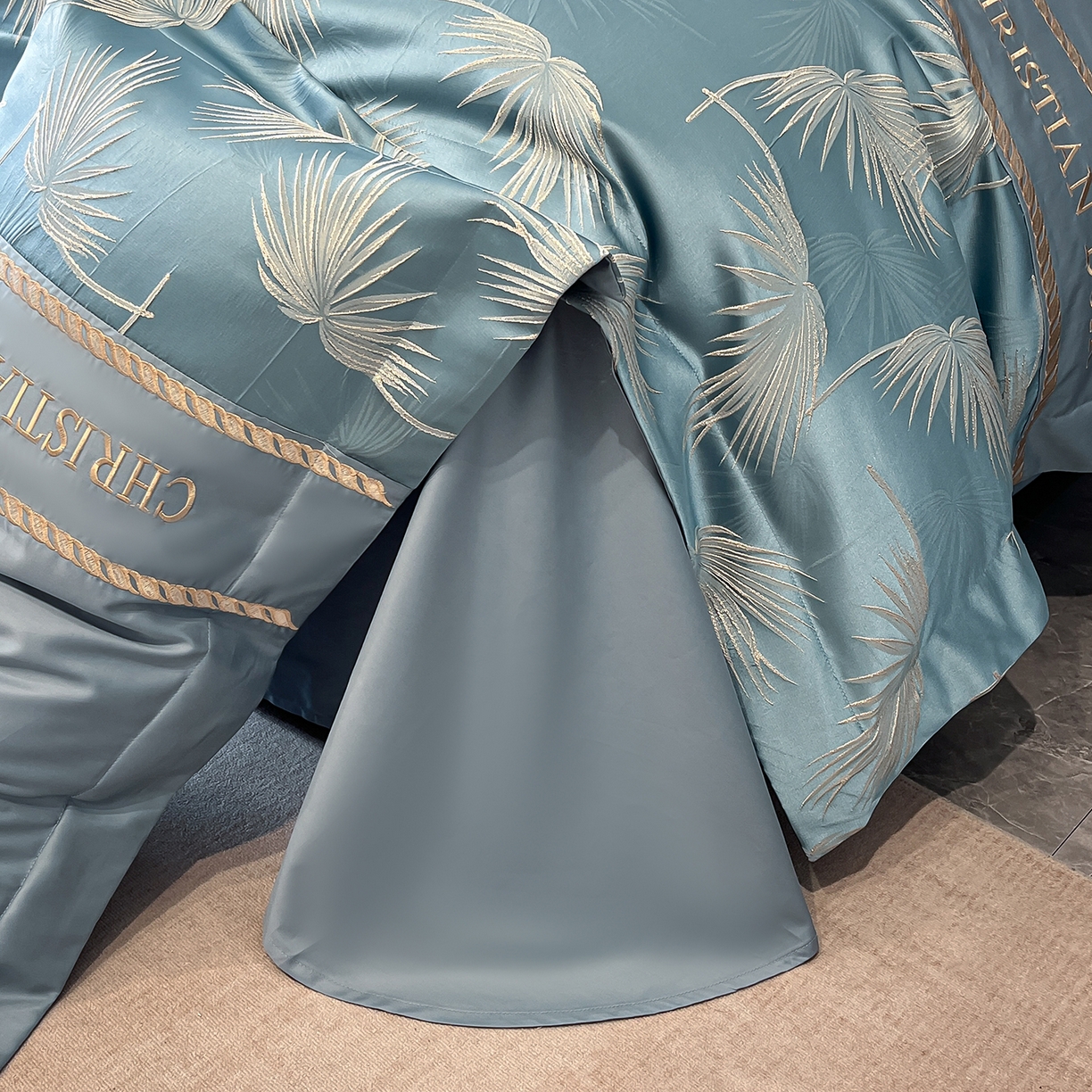 91家纺网 家纺一手货源 找家纺 置顶家纺 2025新款亲肤提花拼接刺绣四件套系列 颜予-宾利蓝