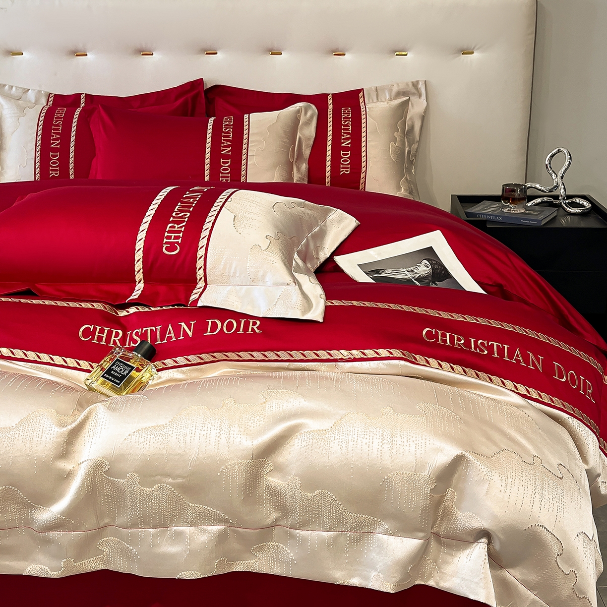 91家纺网 家纺一手货源 找家纺 置顶家纺 2025新款亲肤提花拼接刺绣四件套系列 璞云-大红