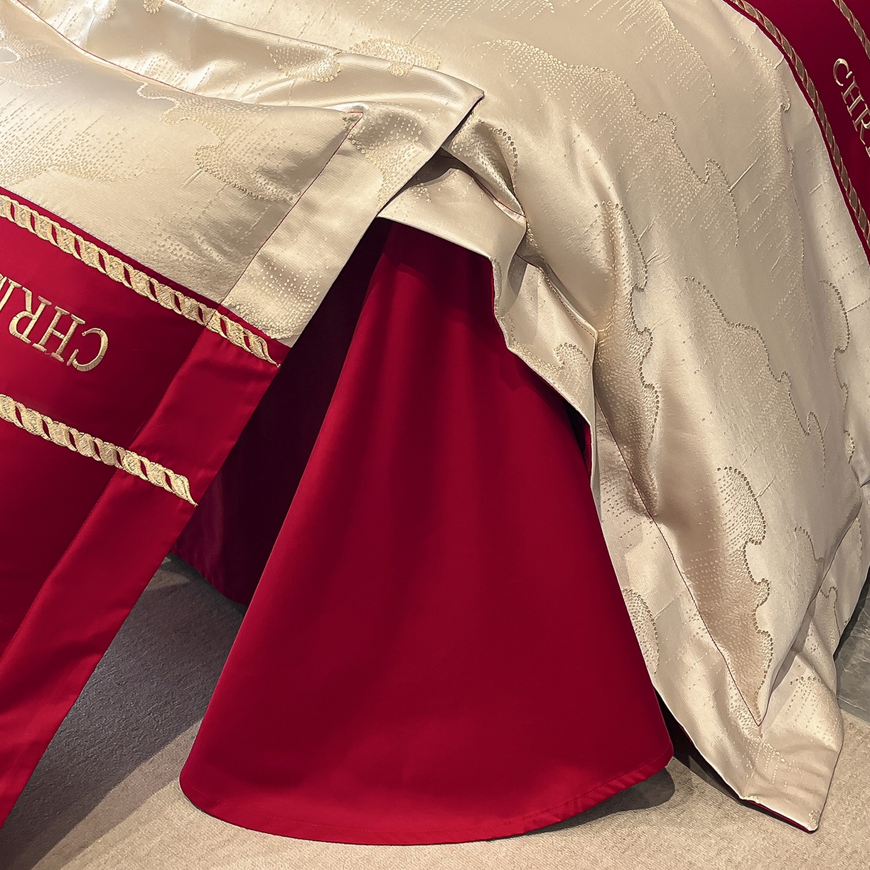 91家纺网 家纺一手货源 找家纺 置顶家纺 2025新款亲肤提花拼接刺绣四件套系列 璞云-大红