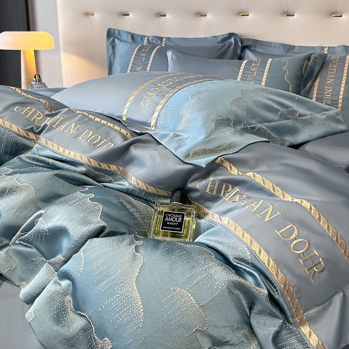 91家纺网 家纺一手货源 找家纺 置顶家纺 2025新款亲肤提花拼接刺绣四件套系列 璞云-宾利蓝