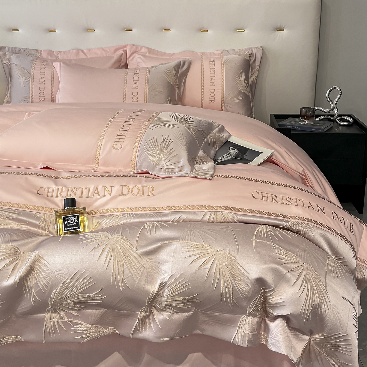 91家纺网 家纺一手货源 找家纺 置顶家纺 2025新款亲肤提花拼接刺绣四件套系列 颜予-玉粉