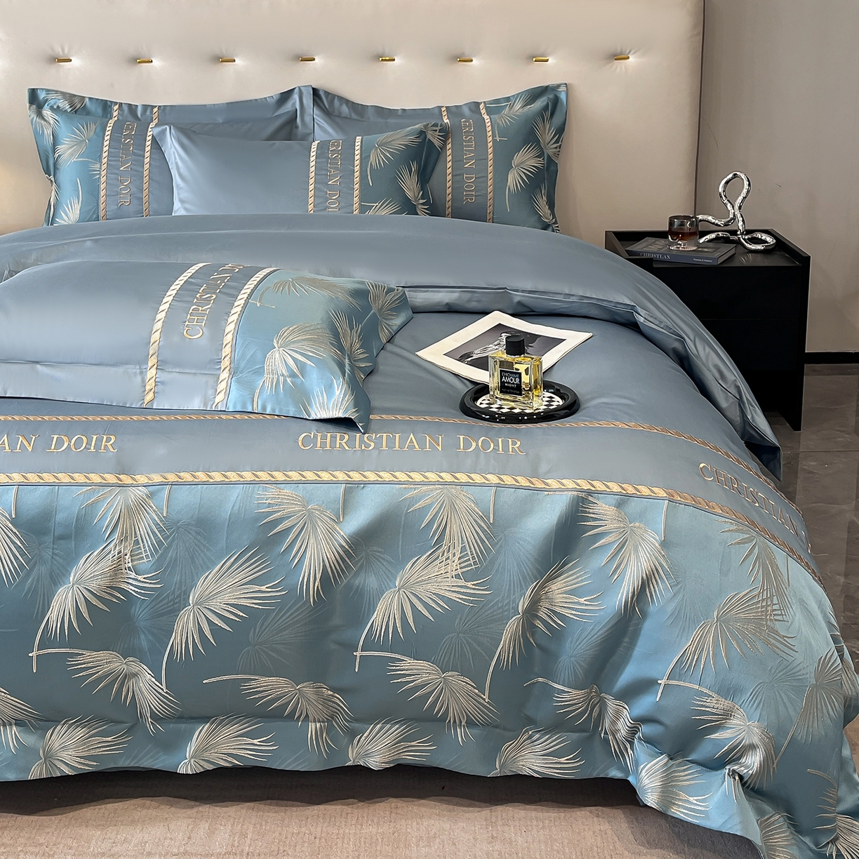 91家纺网 家纺一手货源 找家纺 置顶家纺 2025新款亲肤提花拼接刺绣四件套系列 颜予-宾利蓝