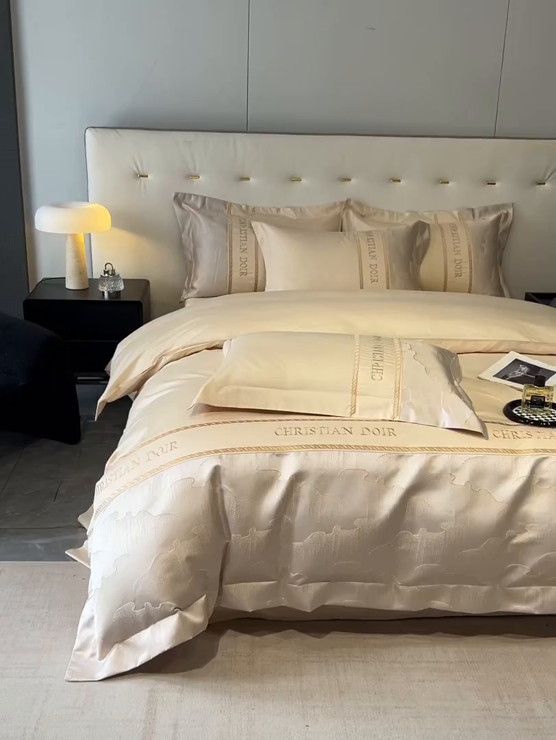 91家纺网 家纺一手货源 找家纺 置顶家纺 2025新款亲肤提花拼接刺绣四件套系列 璞云-咖色