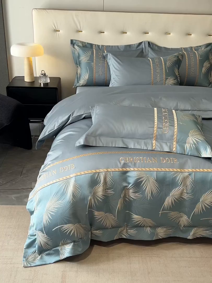 91家纺网 家纺一手货源 找家纺 置顶家纺 2025新款亲肤提花拼接刺绣四件套系列 颜予-宾利蓝