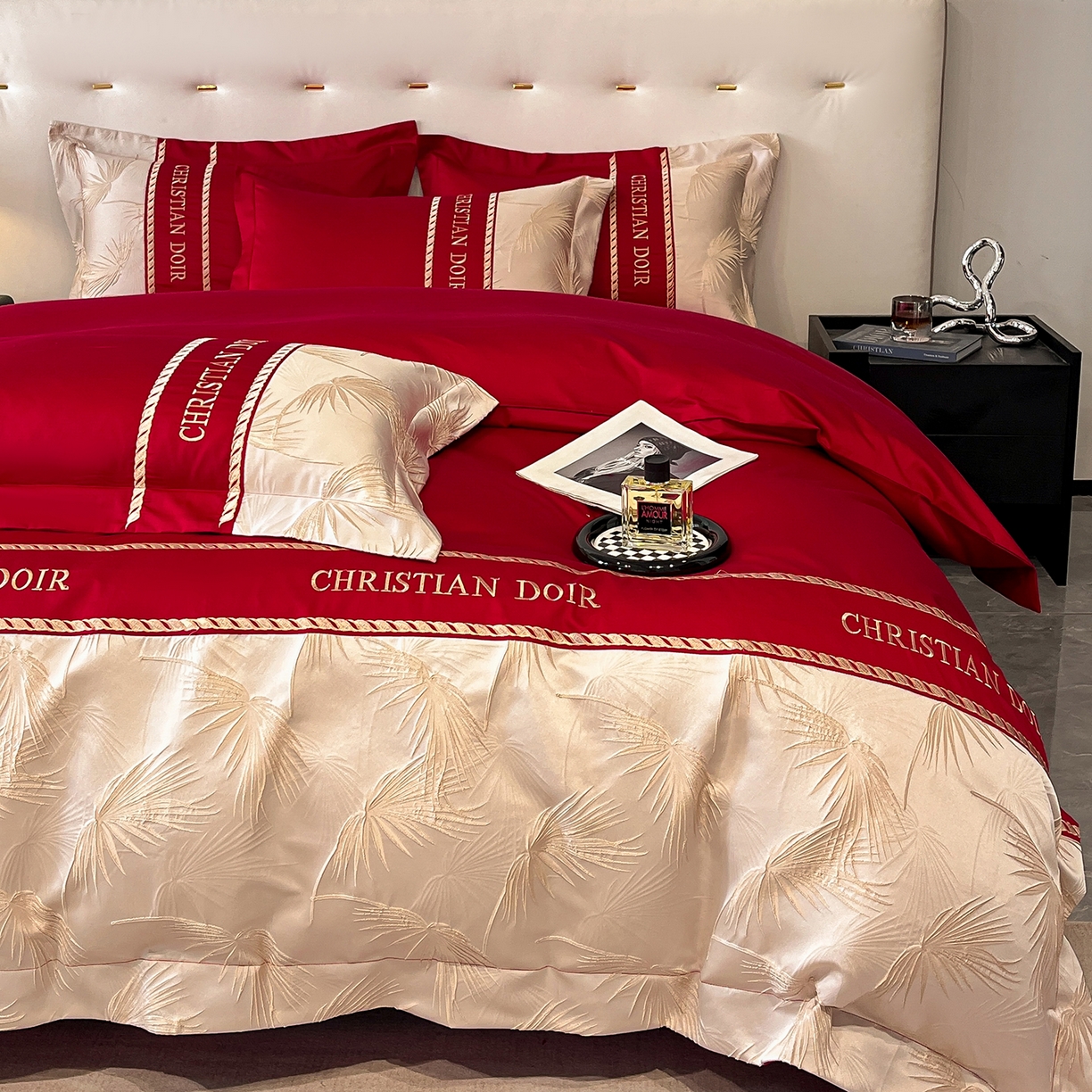 91家纺网 家纺一手货源 找家纺 置顶家纺 2025新款亲肤提花拼接刺绣四件套系列 颜予-大红