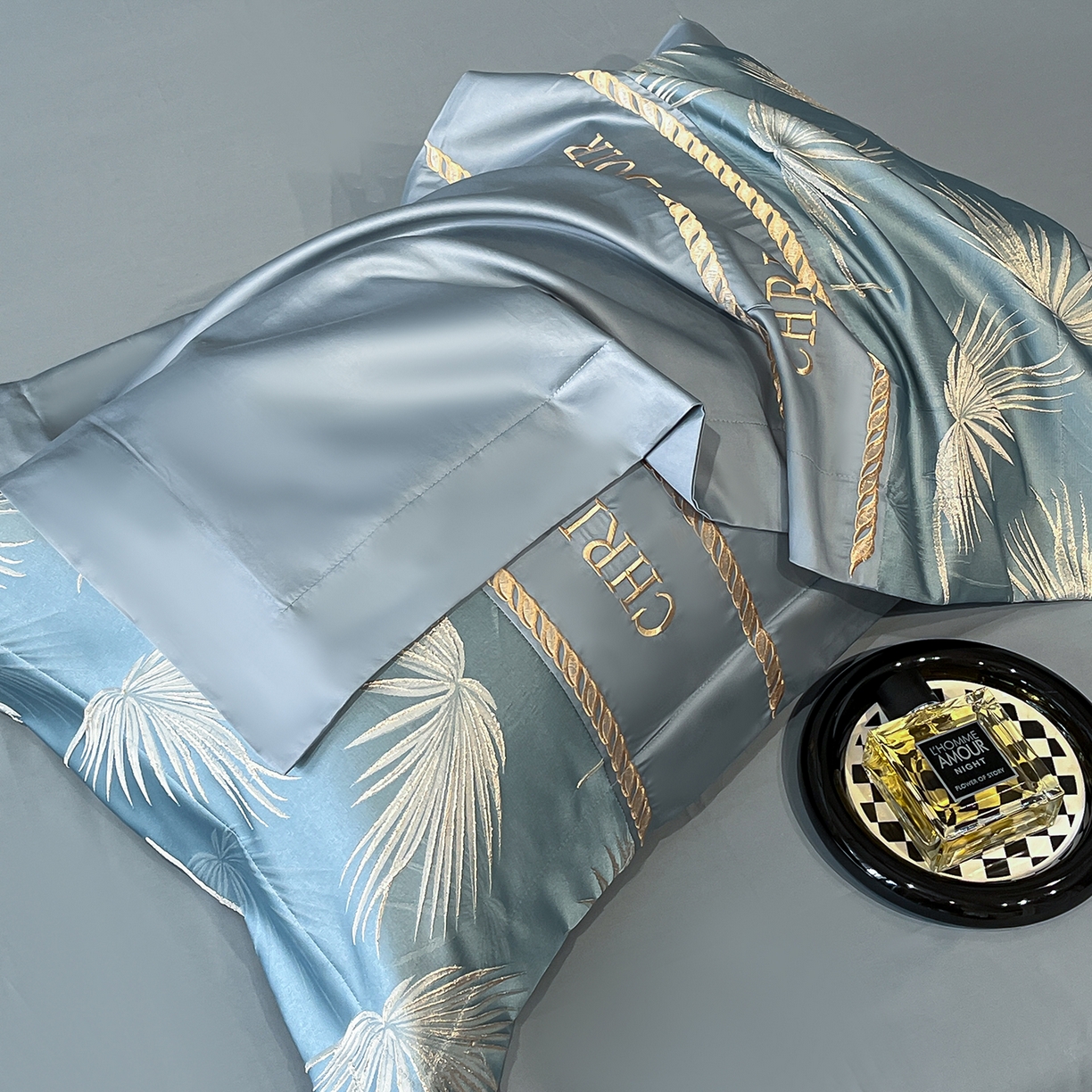 91家纺网 家纺一手货源 找家纺 置顶家纺 2025新款亲肤提花拼接刺绣四件套系列 颜予-宾利蓝