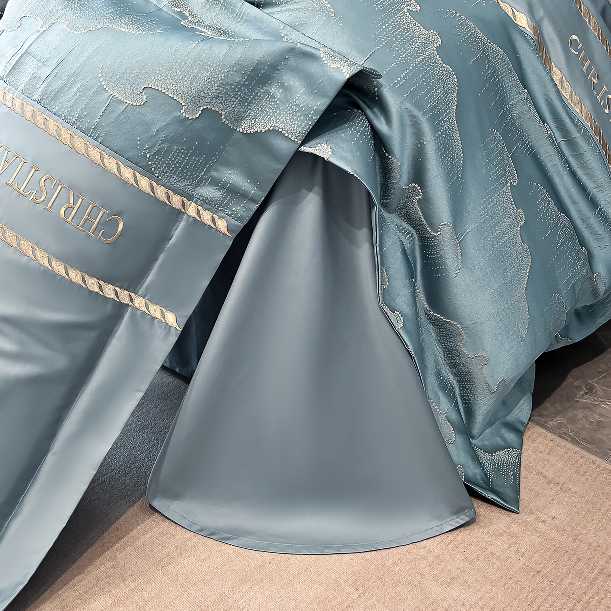 91家纺网 家纺一手货源 找家纺 置顶家纺 2025新款亲肤提花拼接刺绣四件套系列 璞云-宾利蓝