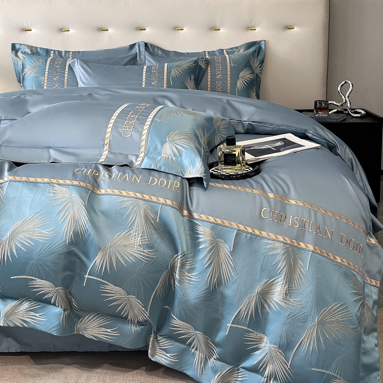 91家纺网 家纺一手货源 找家纺 置顶家纺 2025新款亲肤提花拼接刺绣四件套系列 颜予-宾利蓝