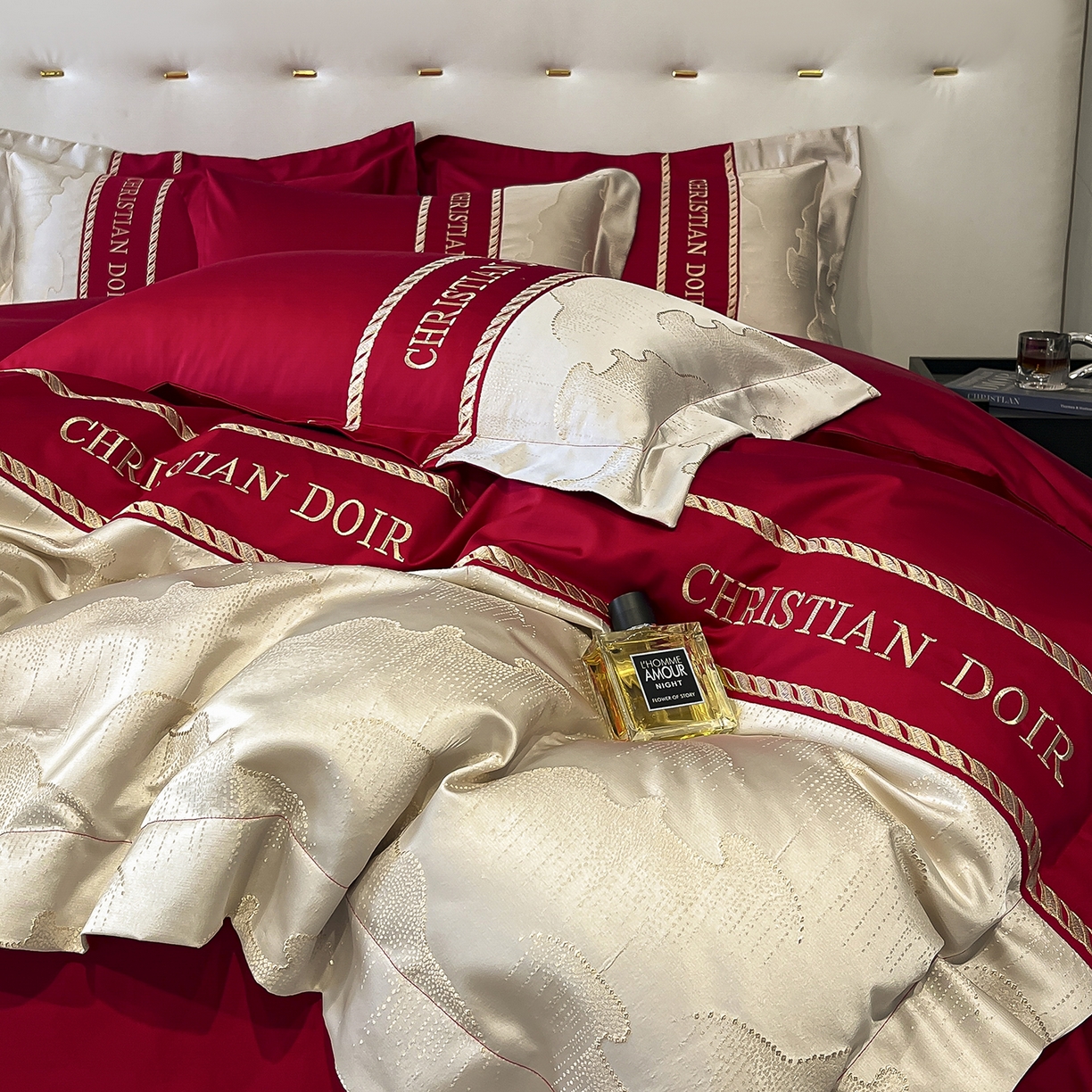 91家纺网 家纺一手货源 找家纺 置顶家纺 2025新款亲肤提花拼接刺绣四件套系列 璞云-大红