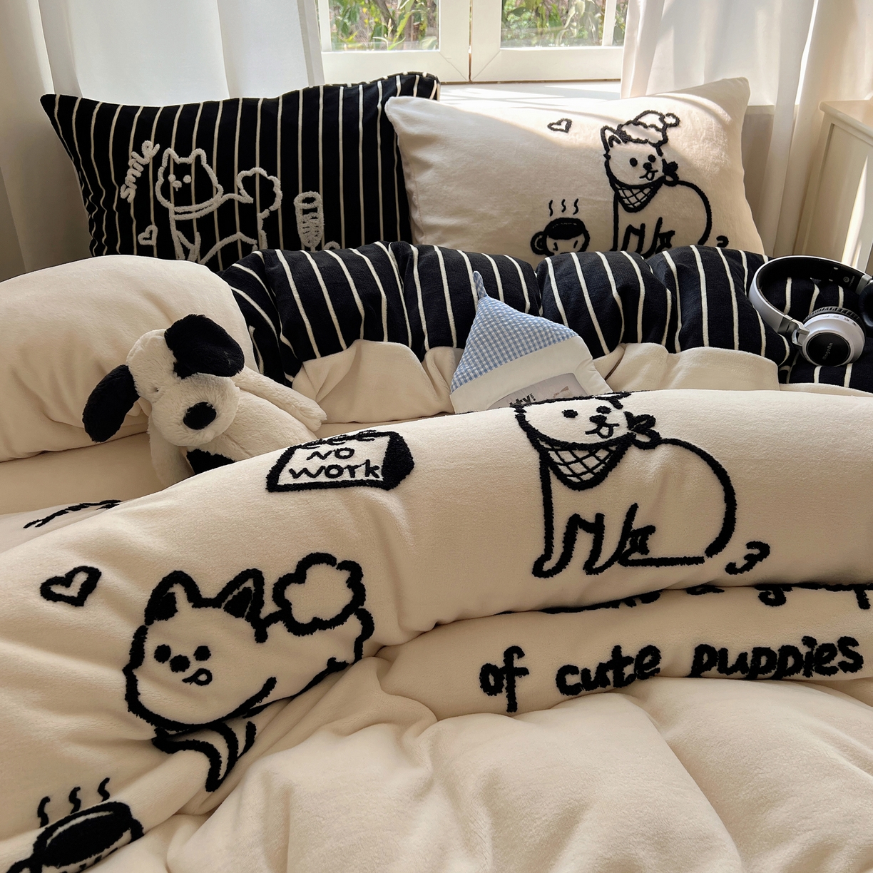 91家纺网 家纺一手货源 找家纺 （总）桃喜 2025新款牛奶绒线条系列四件套  【会员-5】