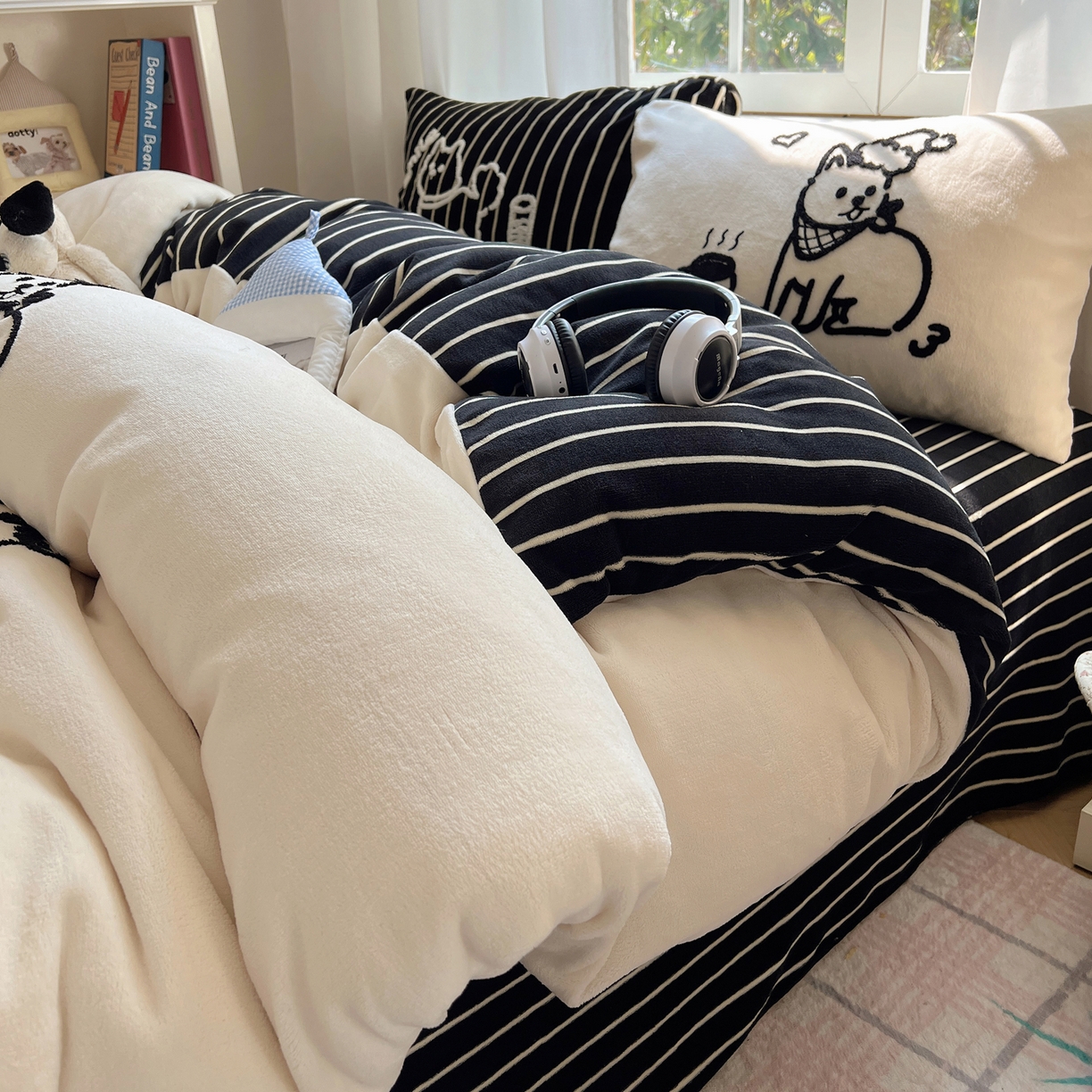 91家纺网 家纺一手货源 找家纺 （总）桃喜 2025新款牛奶绒线条系列四件套  【会员-5】