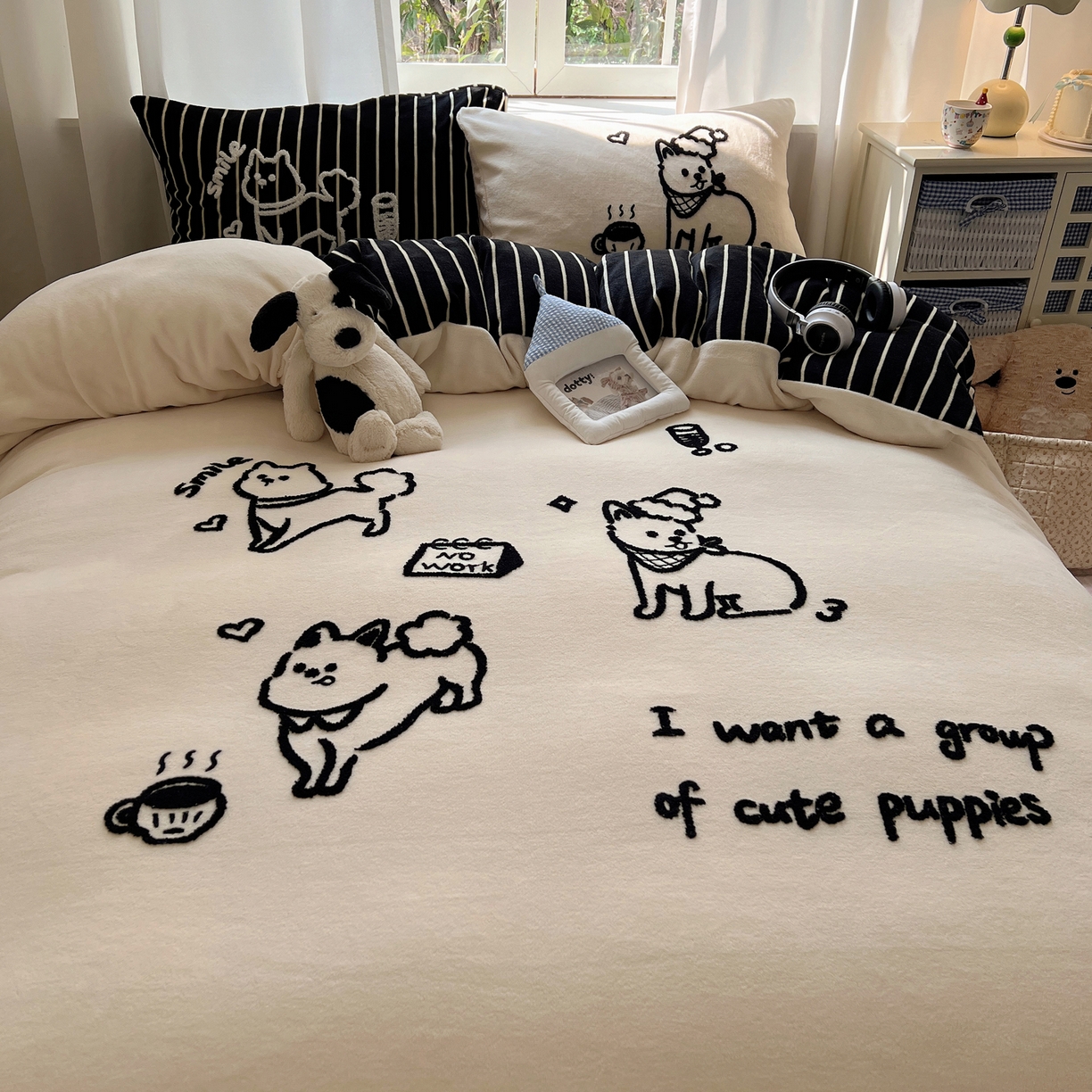 91家纺网 家纺一手货源 找家纺 （总）桃喜 2025新款牛奶绒线条系列四件套  【会员-5】