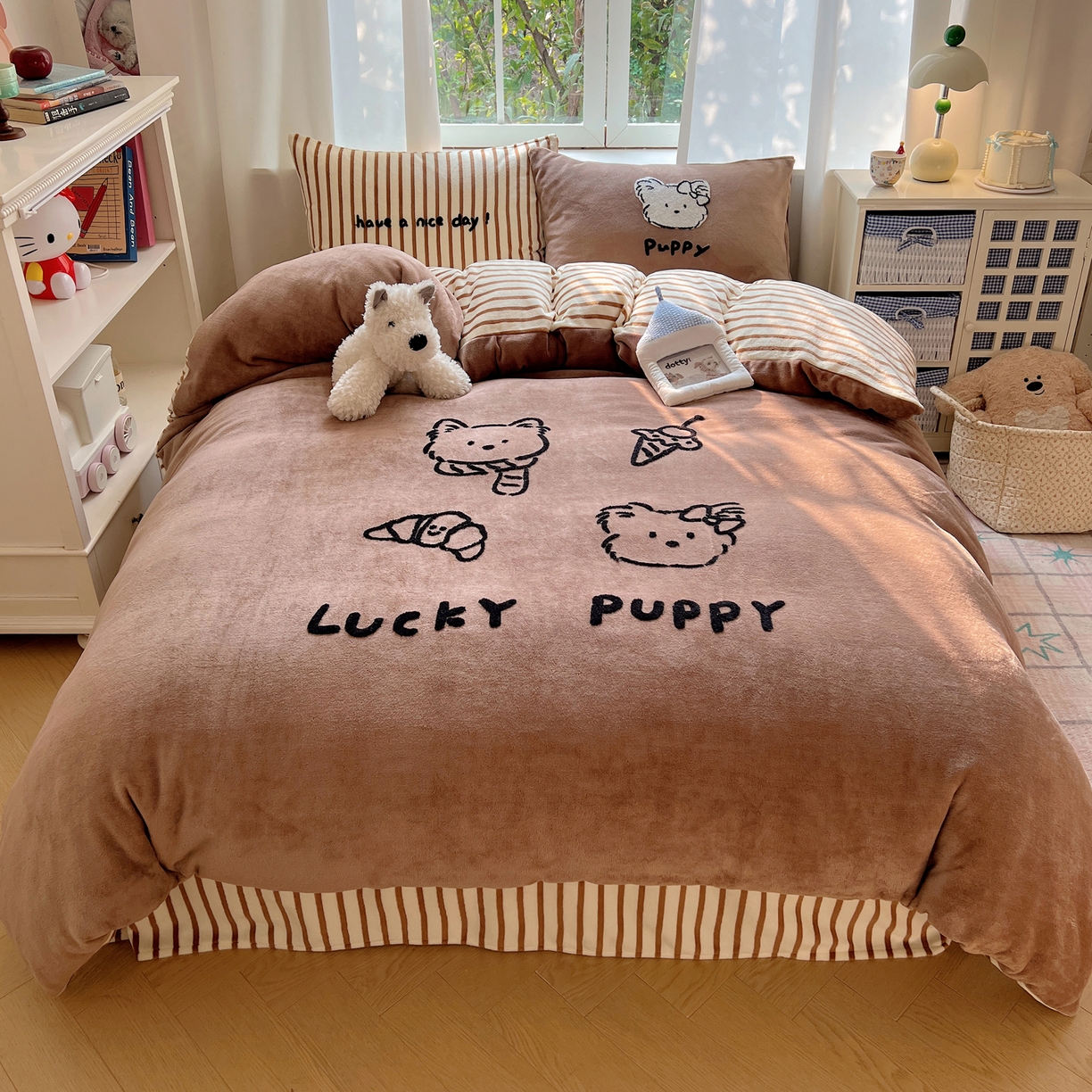 91家纺网 家纺一手货源 找家纺 桃喜 2025新款牛奶绒线条系列四件套  【会员-5】 咖色线条狗勾