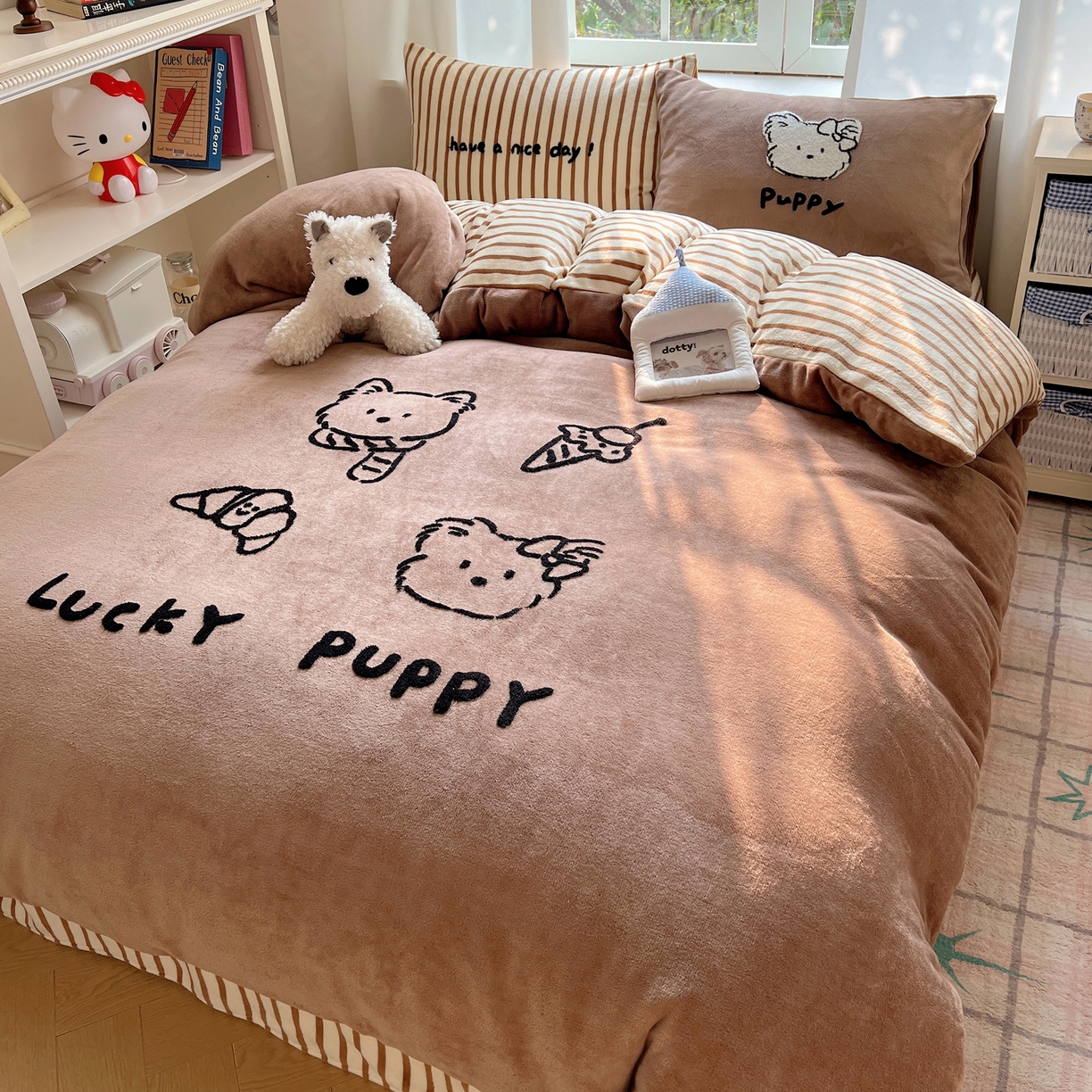 91家纺网 家纺一手货源 找家纺 桃喜 2025新款牛奶绒线条系列四件套  【会员-5】 咖色线条狗勾