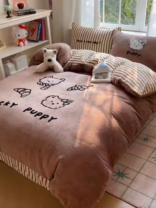 91家纺网 家纺一手货源 找家纺 桃喜 2025新款牛奶绒线条系列四件套  【会员-5】 咖色线条狗勾