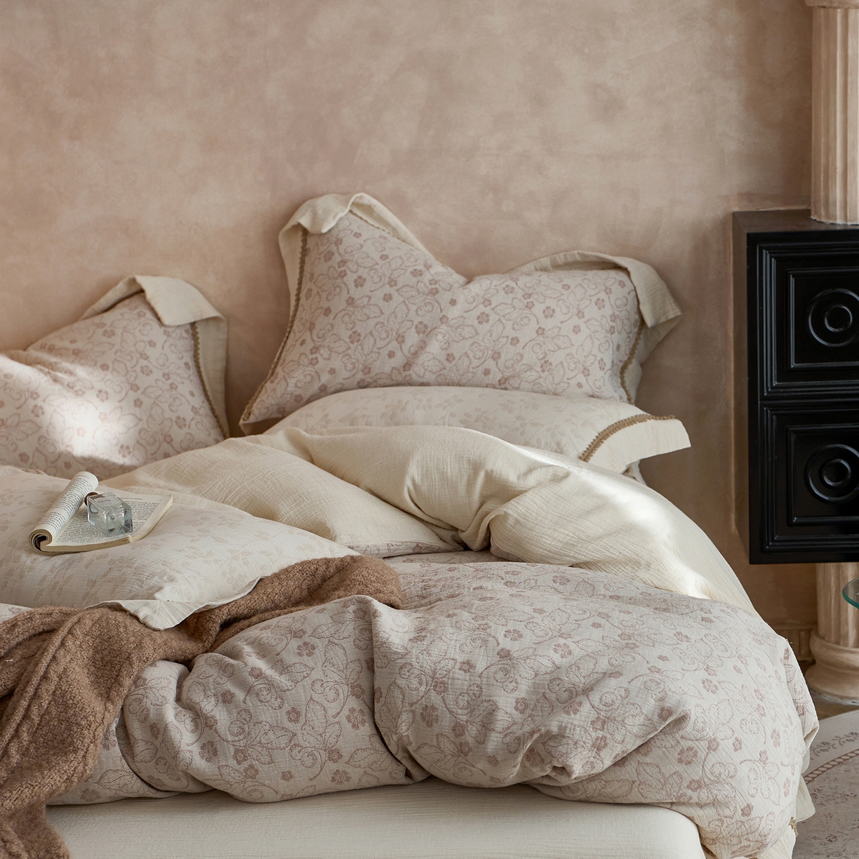 91家纺网 家纺一手货源 找家纺 涞澳家纺 2025新款棉麻皱皱纱四件套 冬季物语