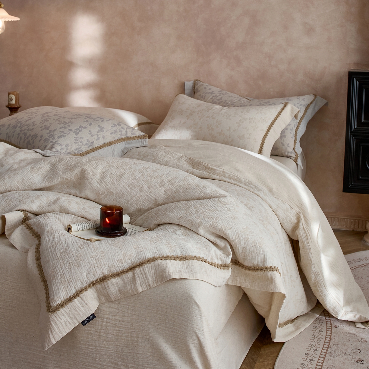 91家纺网 家纺一手货源 找家纺 涞澳家纺 2025新款棉麻皱皱纱四件套 叶蝶共舞-本色