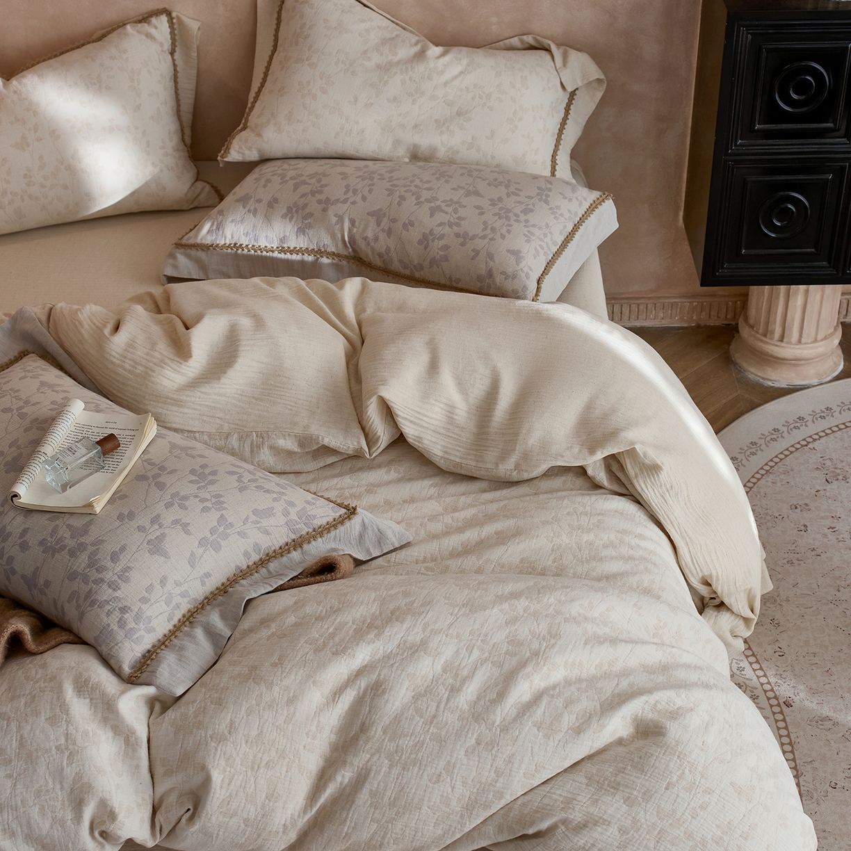 91家纺网 家纺一手货源 找家纺 涞澳家纺 2025新款棉麻皱皱纱四件套 叶蝶共舞-本色