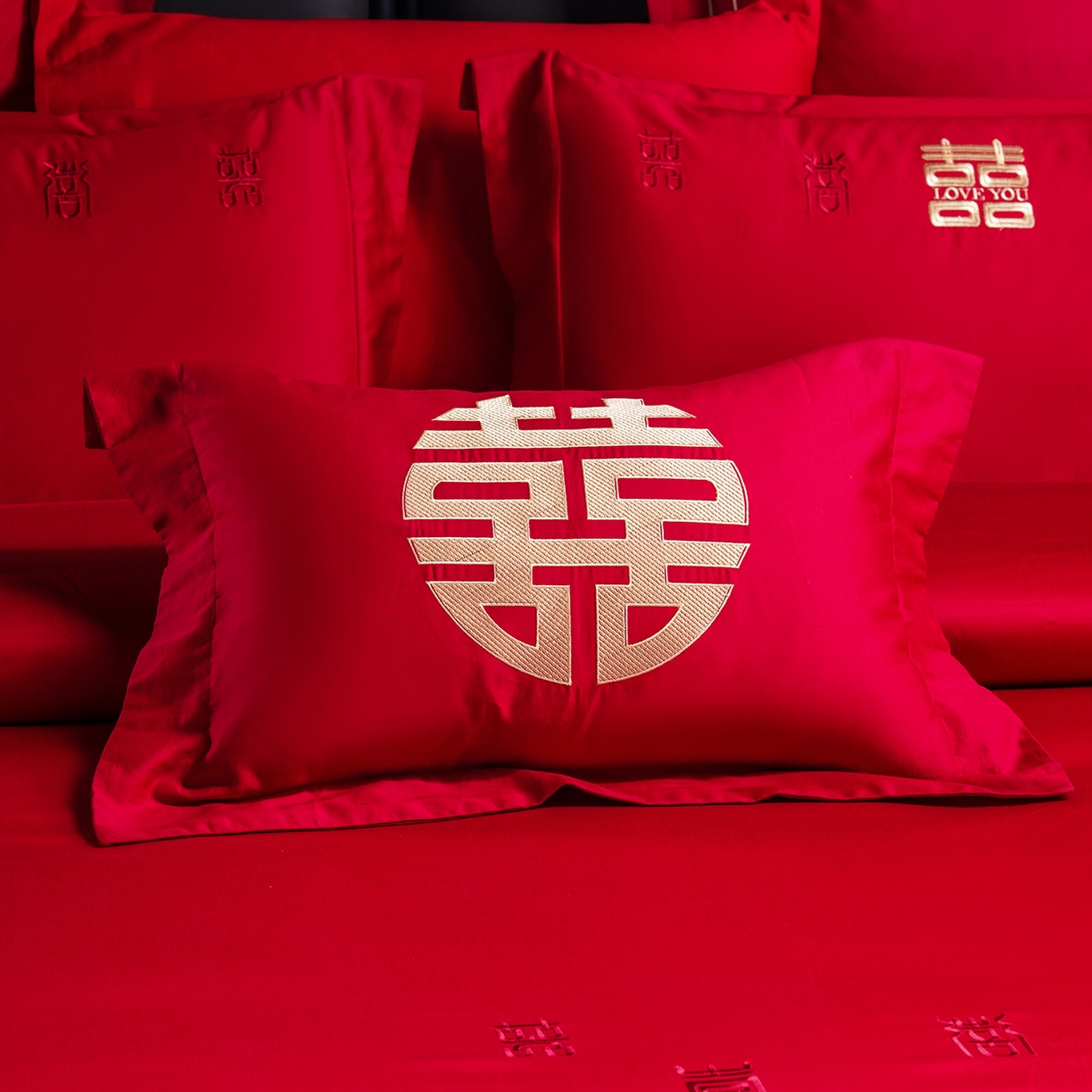 91家纺网 家纺一手货源 找家纺 置顶家纺 2025新款新中式婚庆亲肤刺绣四件套 百囍图-大红