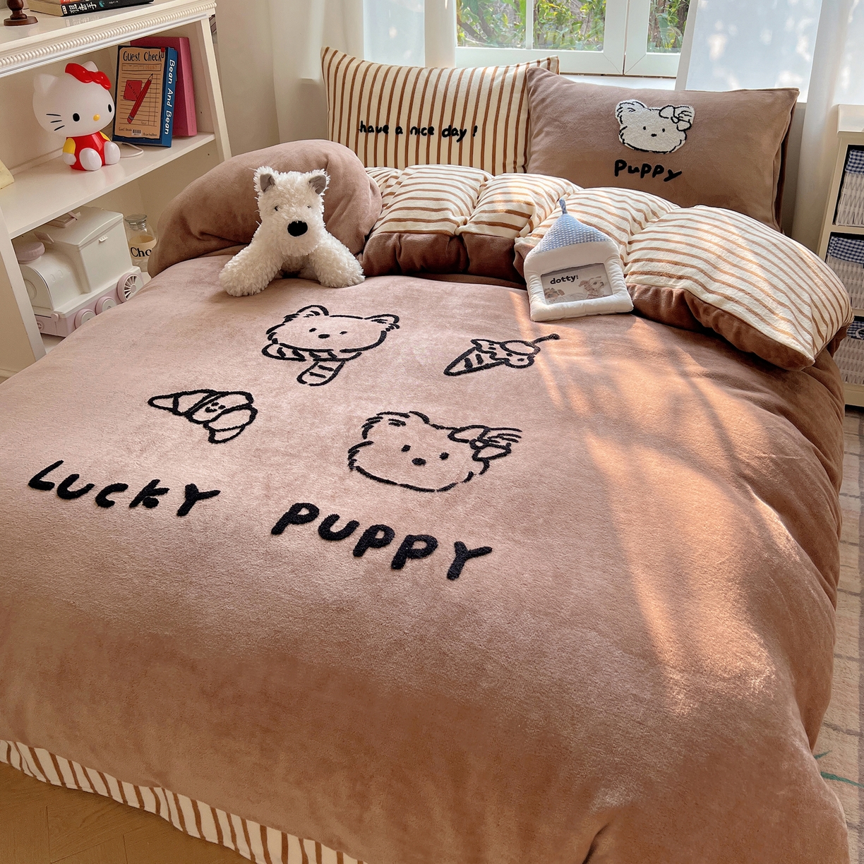 91家纺网 家纺一手货源 找家纺 桃喜 2025新款牛奶绒线条系列四件套  【会员-5】 咖色线条狗勾