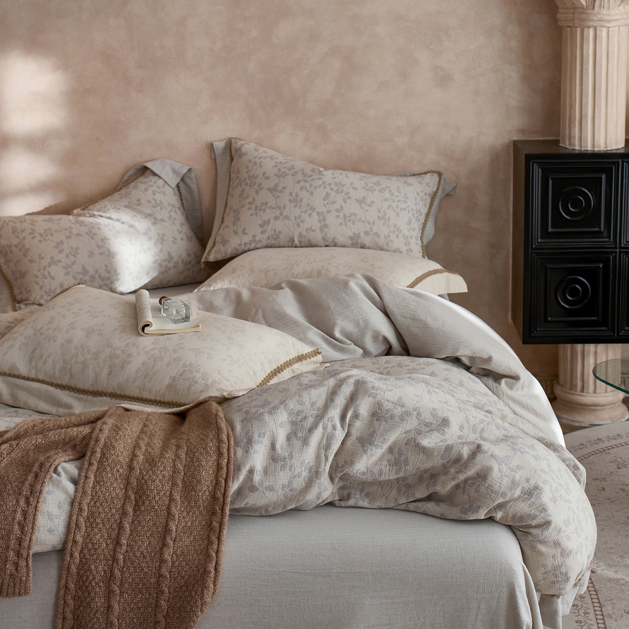 91家纺网 家纺一手货源 找家纺 涞澳家纺 2025新款棉麻皱皱纱四件套 叶蝶共舞-蓝