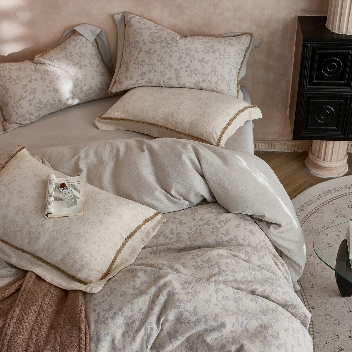 91家纺网 家纺一手货源 找家纺 涞澳家纺 2025新款棉麻皱皱纱四件套 叶蝶共舞-蓝