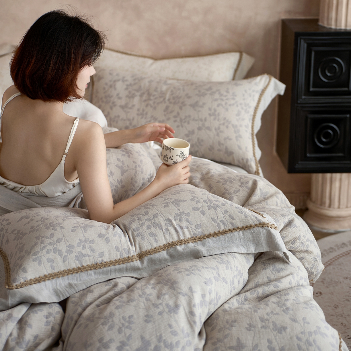 91家纺网 家纺一手货源 找家纺 涞澳家纺 2025新款棉麻皱皱纱四件套 叶蝶共舞-蓝