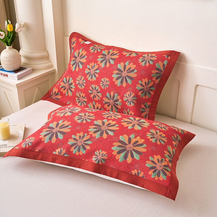 91家纺网 家纺一手货源 找家纺 棠薇家纺 2025新款全棉枕巾夹棉枕巾枕头盖巾彩纱三层纱枕巾 陌上花开红枕巾