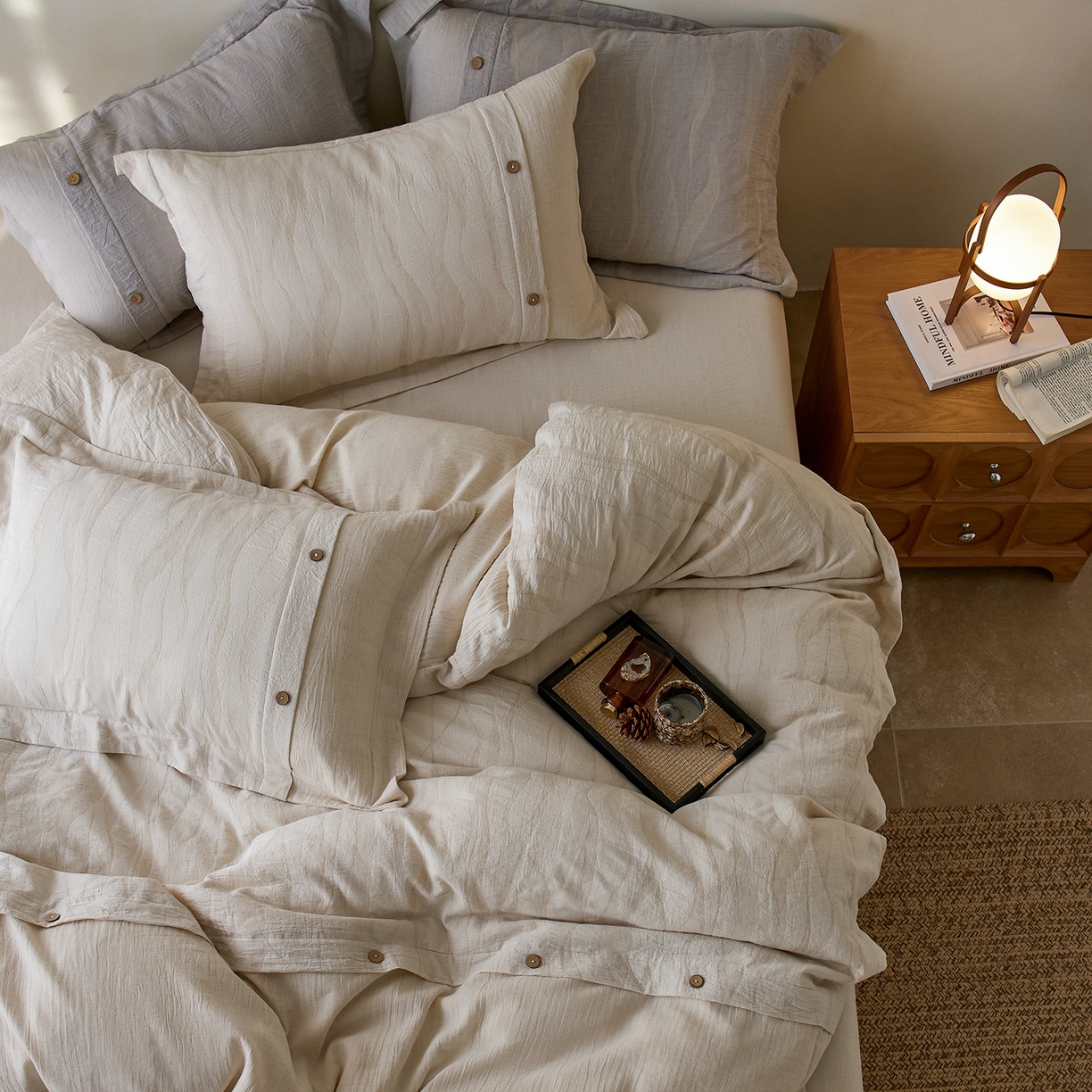 91家纺网 家纺一手货源 找家纺 涞澳家纺 2025新款棉麻皱皱纱四件套 萨尔斯-白