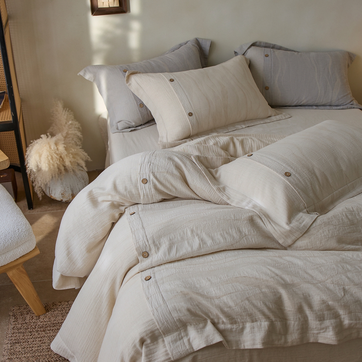 91家纺网 家纺一手货源 找家纺 涞澳家纺 2025新款棉麻皱皱纱四件套 萨尔斯-白