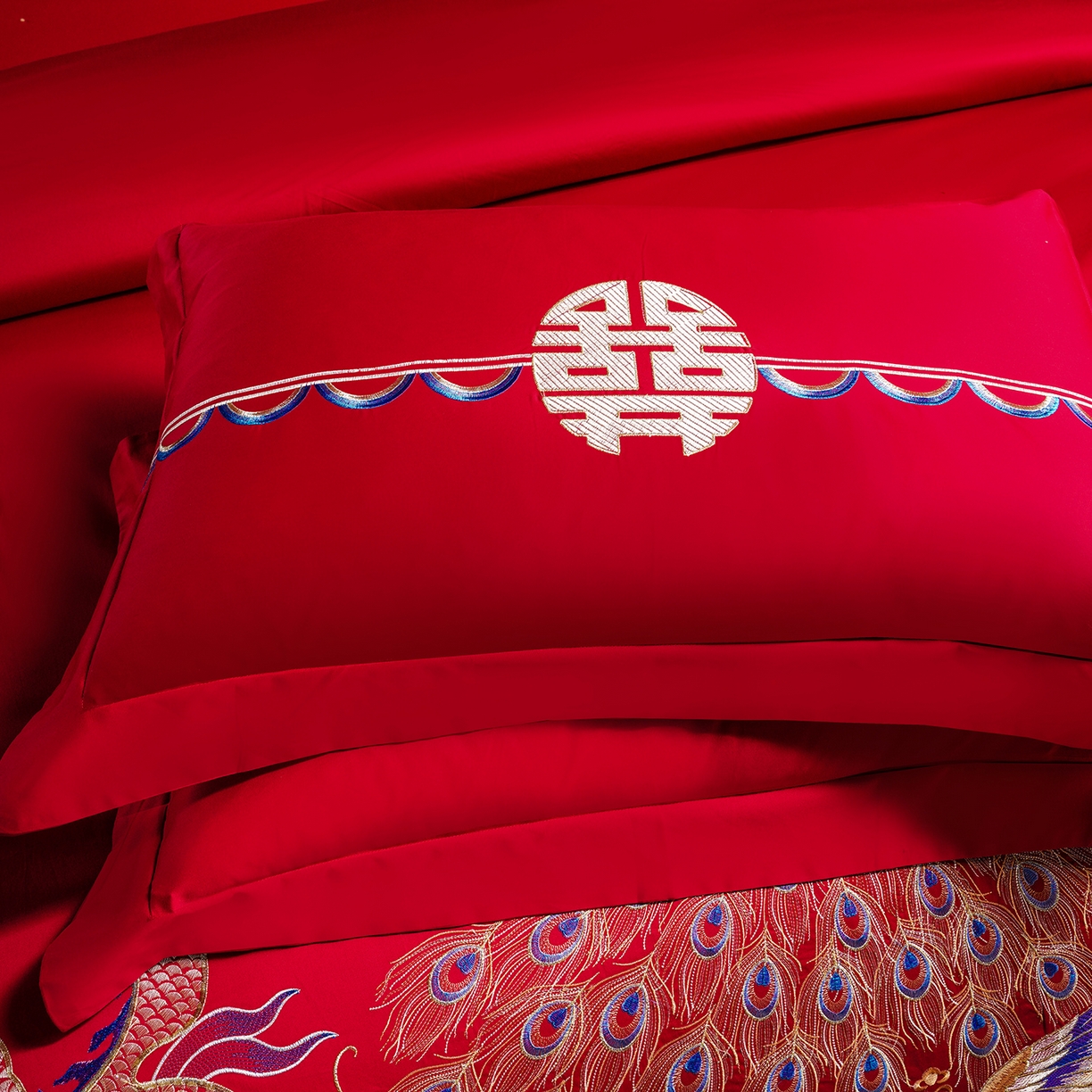 91家纺网 家纺一手货源 找家纺 置顶家纺 2025新款新中式婚庆亲肤刺绣四件套 凤冠霞帔-大红