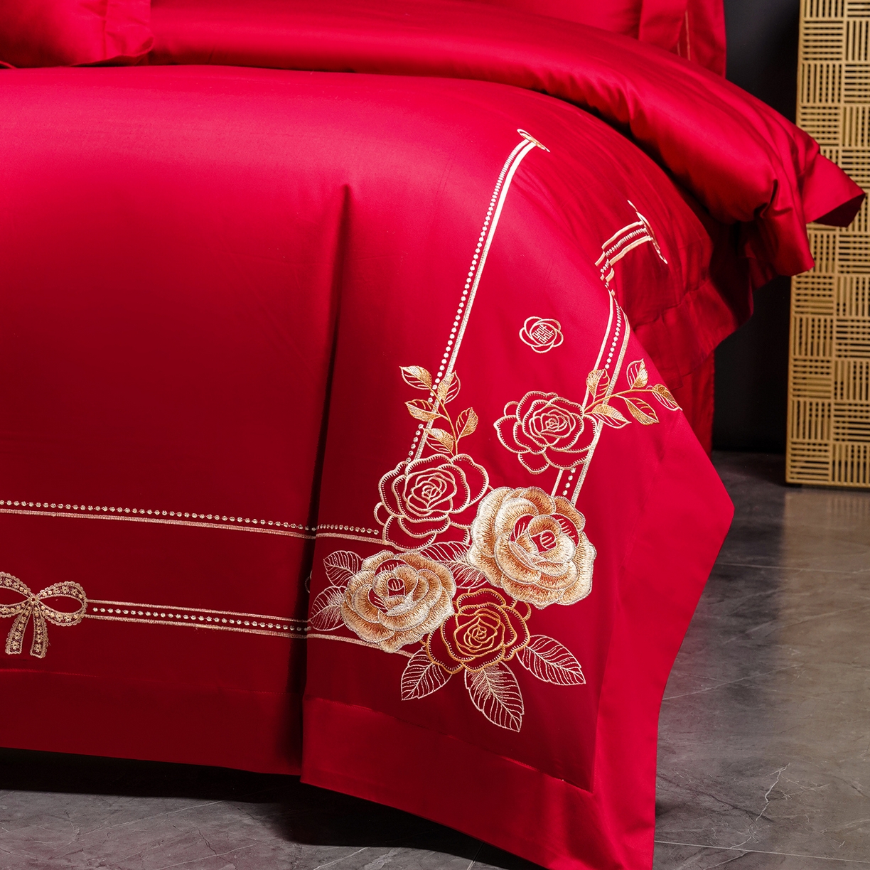 91家纺网 家纺一手货源 找家纺 置顶家纺 2025新款新中式婚庆亲肤刺绣四件套 花开并蒂-大红