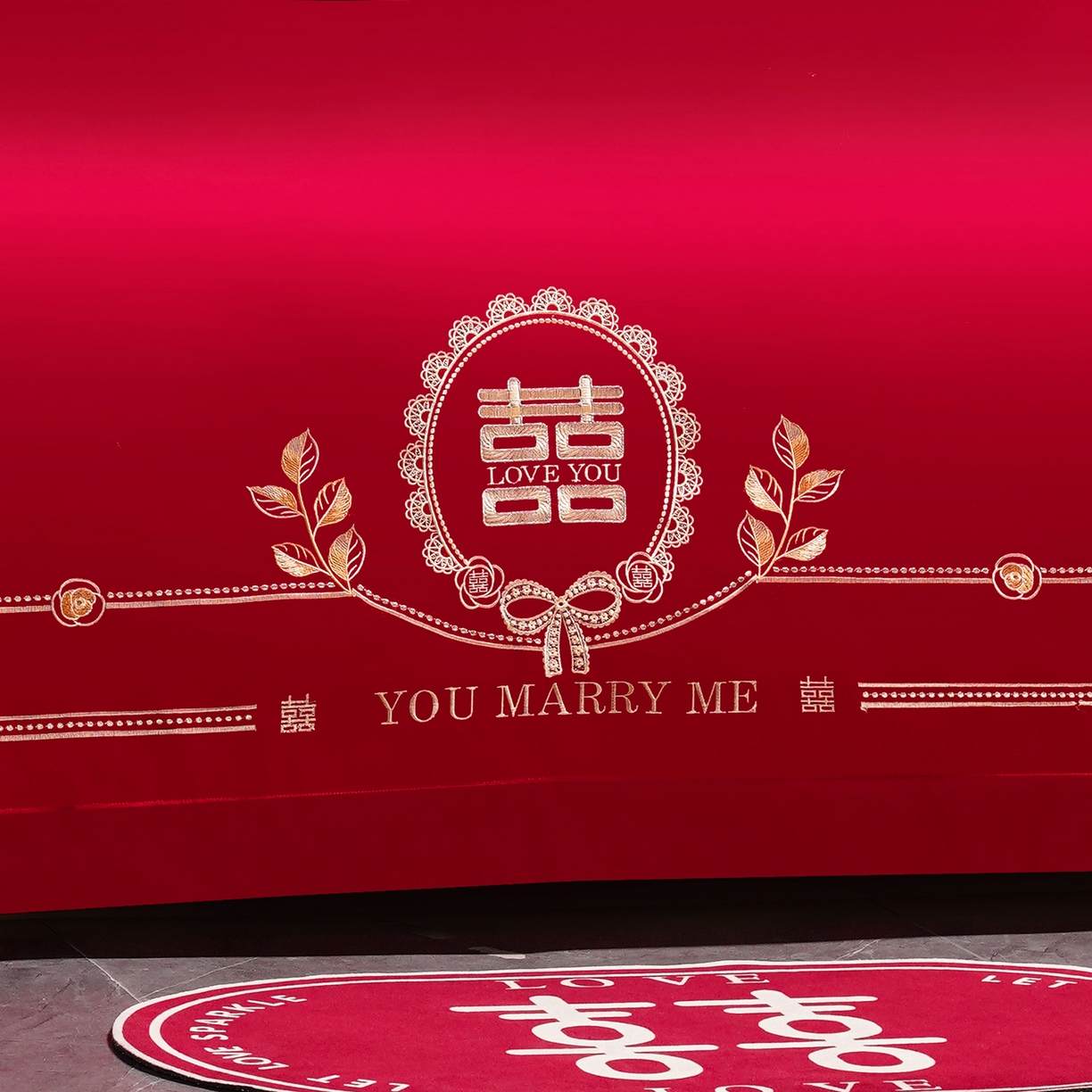 91家纺网 家纺一手货源 找家纺 置顶家纺 2025新款新中式婚庆亲肤刺绣四件套 花开并蒂-大红