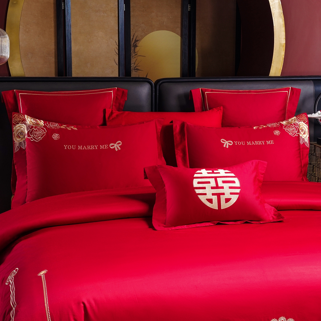 91家纺网 家纺一手货源 找家纺 置顶家纺 2025新款新中式婚庆亲肤刺绣四件套 花开并蒂-大红